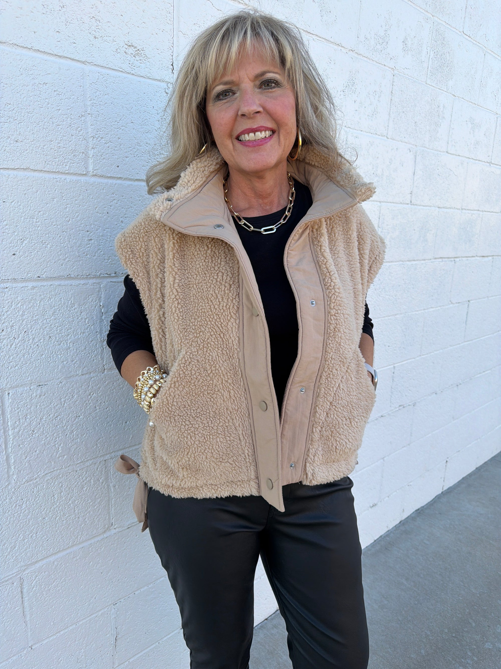 Teddy Fleece Vest with side bow